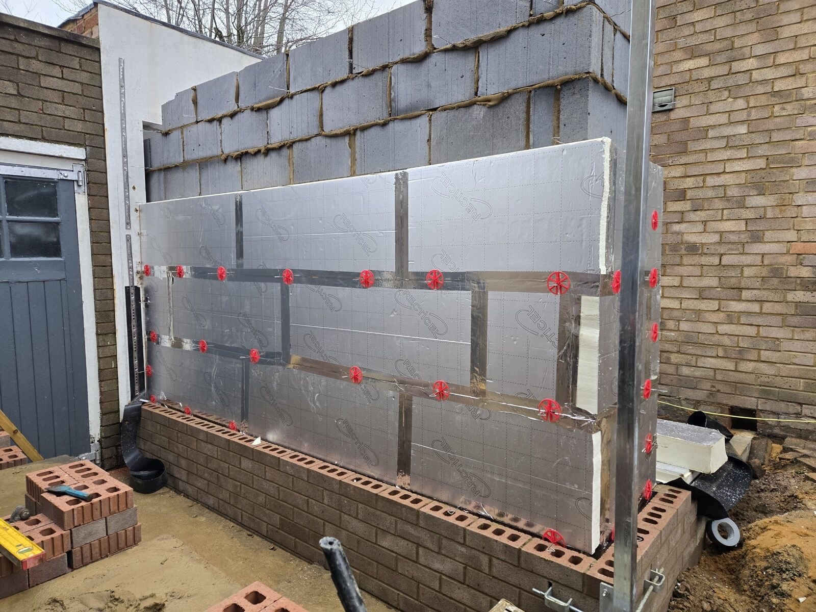 Insulated cavity wall under construction on the double storey extension by DNR Build