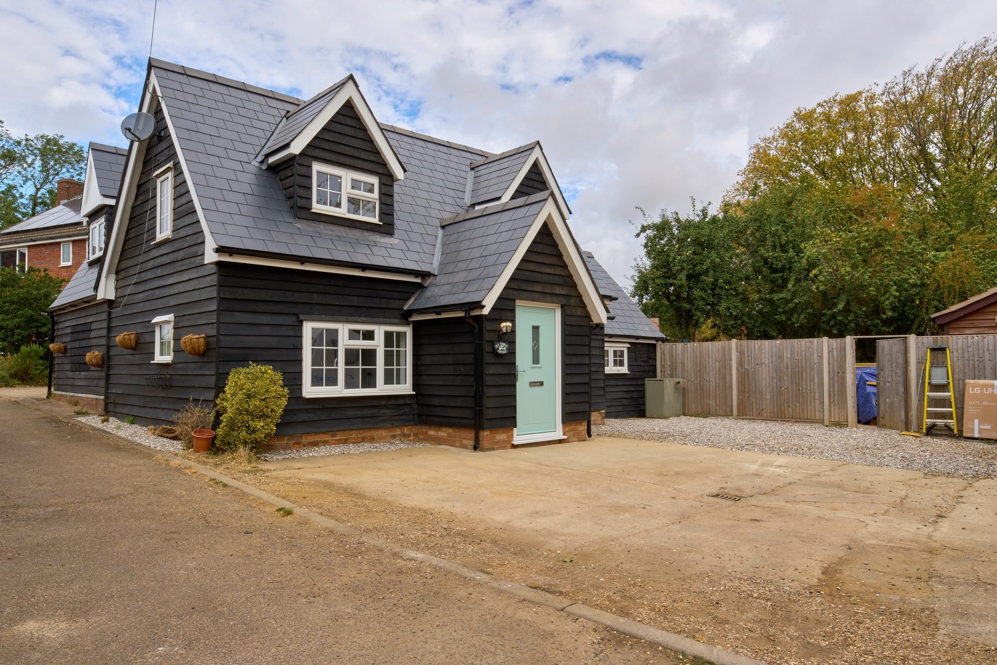 The finished exterior, roof and patio of the Old Timber Cottage in Stevenage by DNR Build (3 of 10)