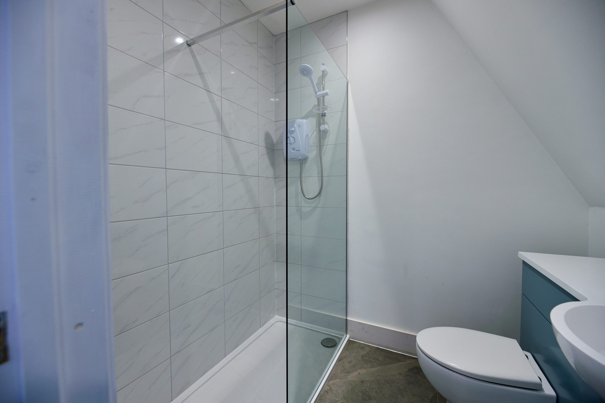 The renovated bedrooms, landing and shower room at the Old Timber Cottage in Stevenage by DNR Build (19 of 20)