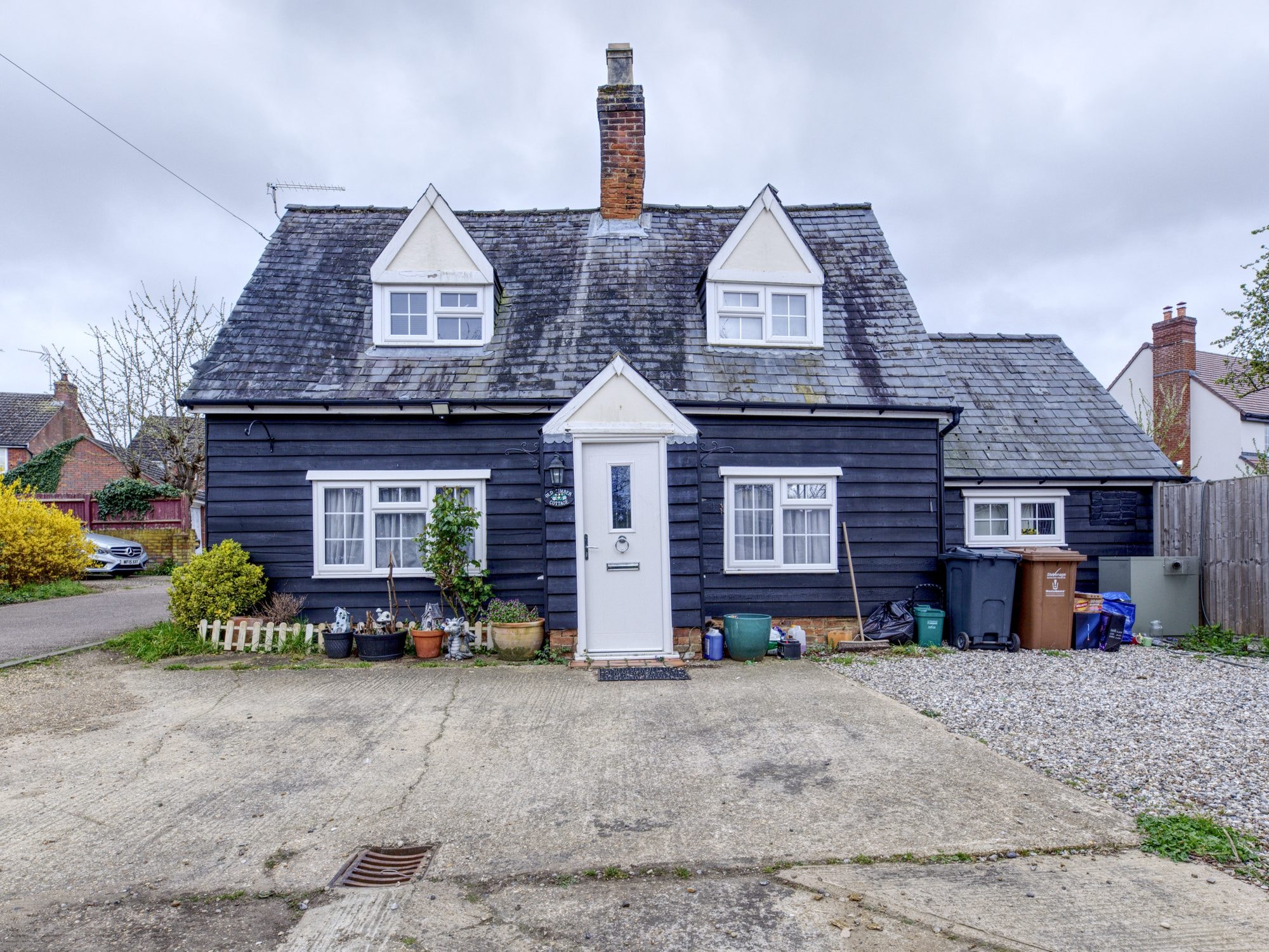 The Old Timber Cottage in Stevenage before its extension and renovation by DNR Build (1 of 13)