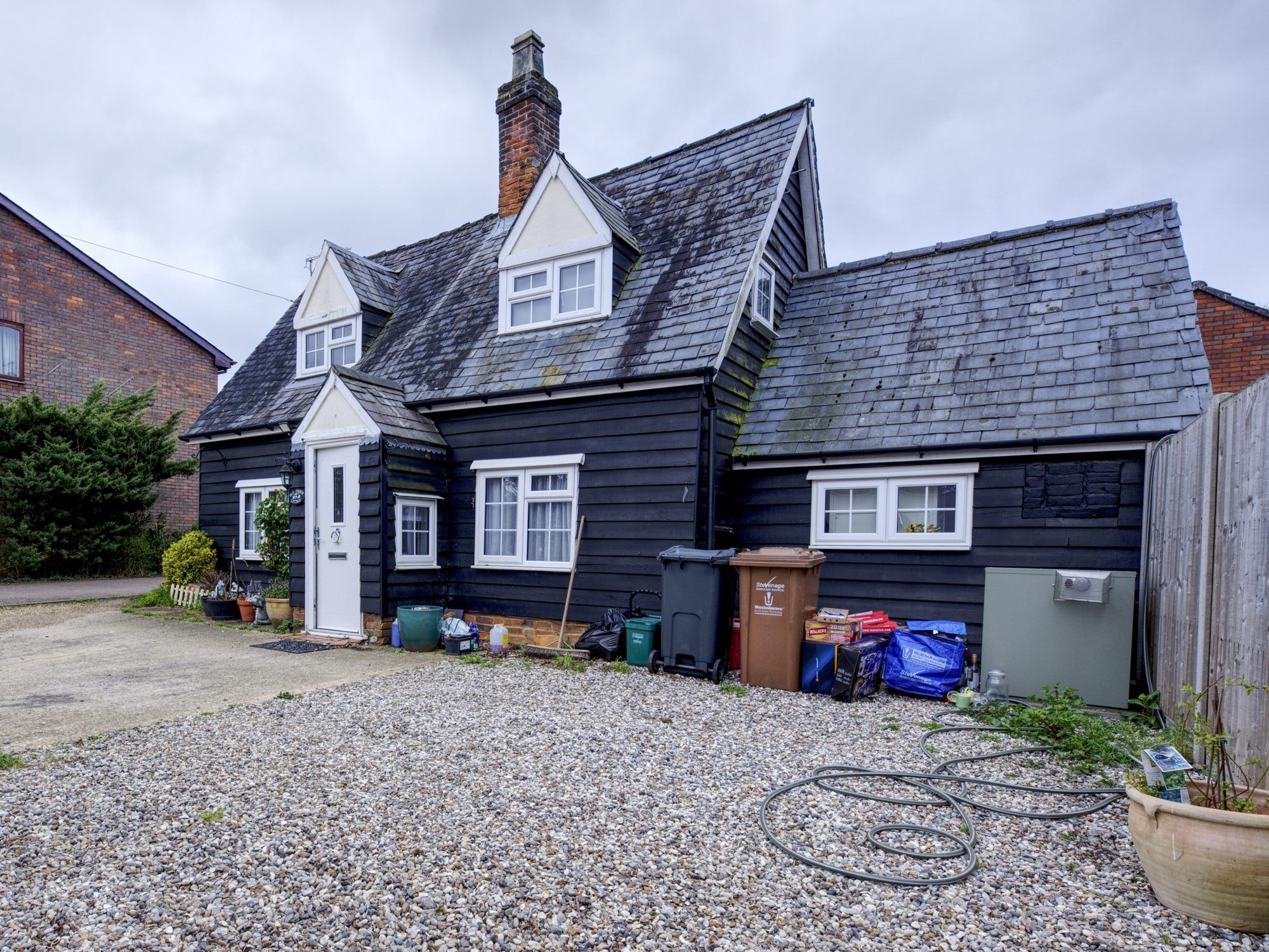 The Old Timber Cottage in Stevenage before its extension and renovation by DNR Build (2 of 13)