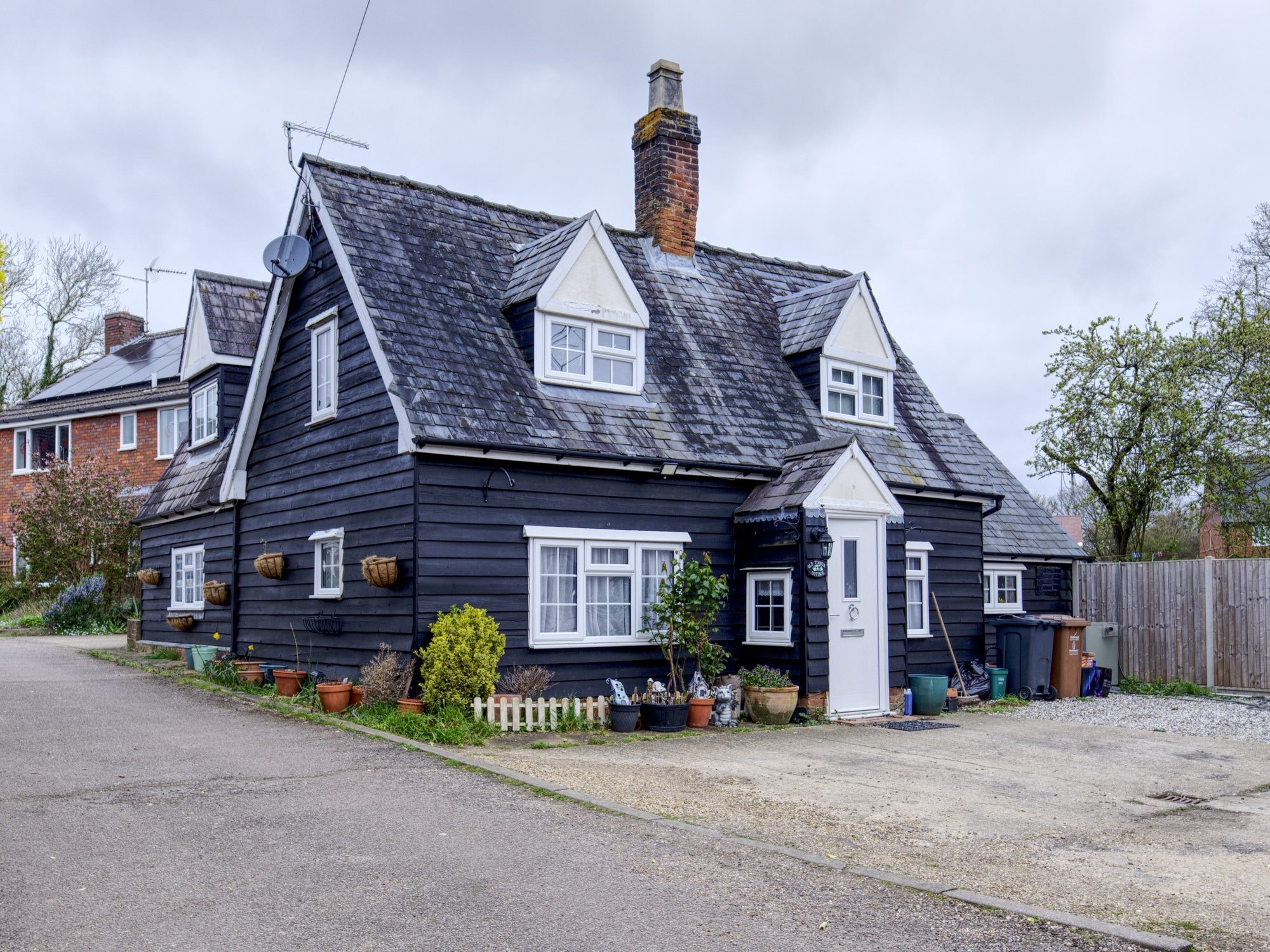 The Old Timber Cottage in Stevenage before its extension and renovation by DNR Build (3 of 13)