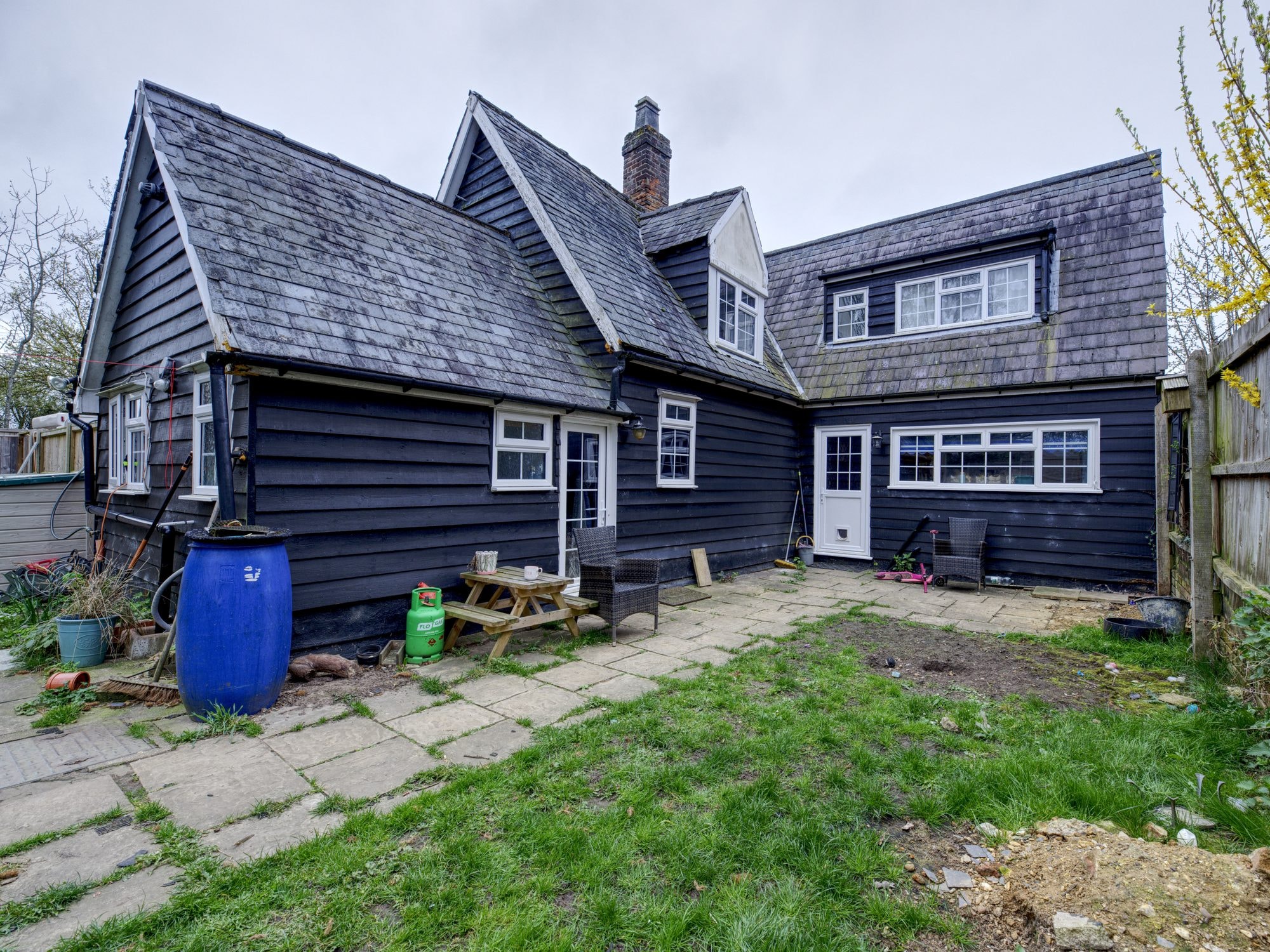 The Old Timber Cottage in Stevenage before its extension and renovation by DNR Build (7 of 13)