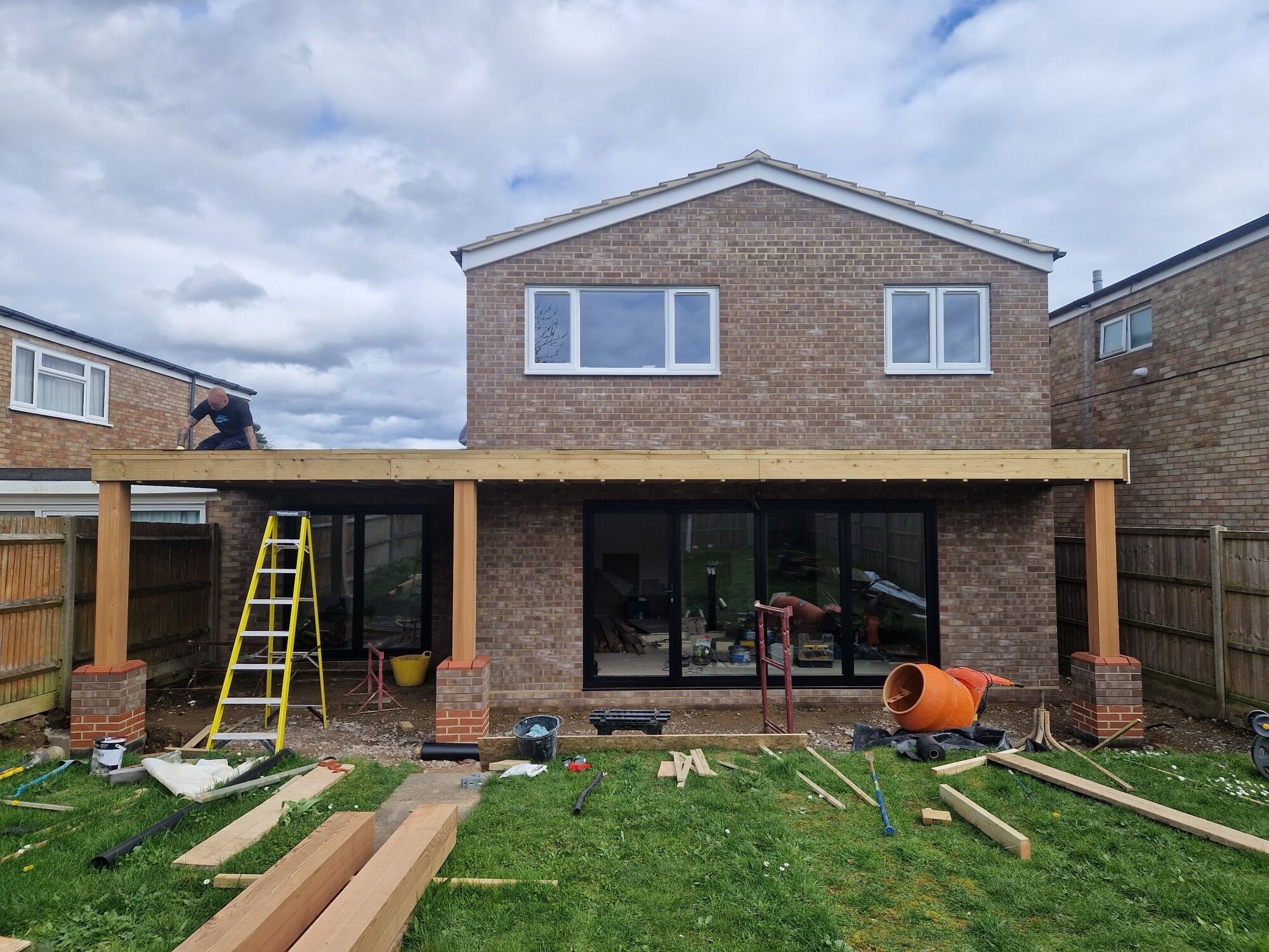 The finished double storey extension and exterior at the Stevenage home by DNR Build (3 of 22)