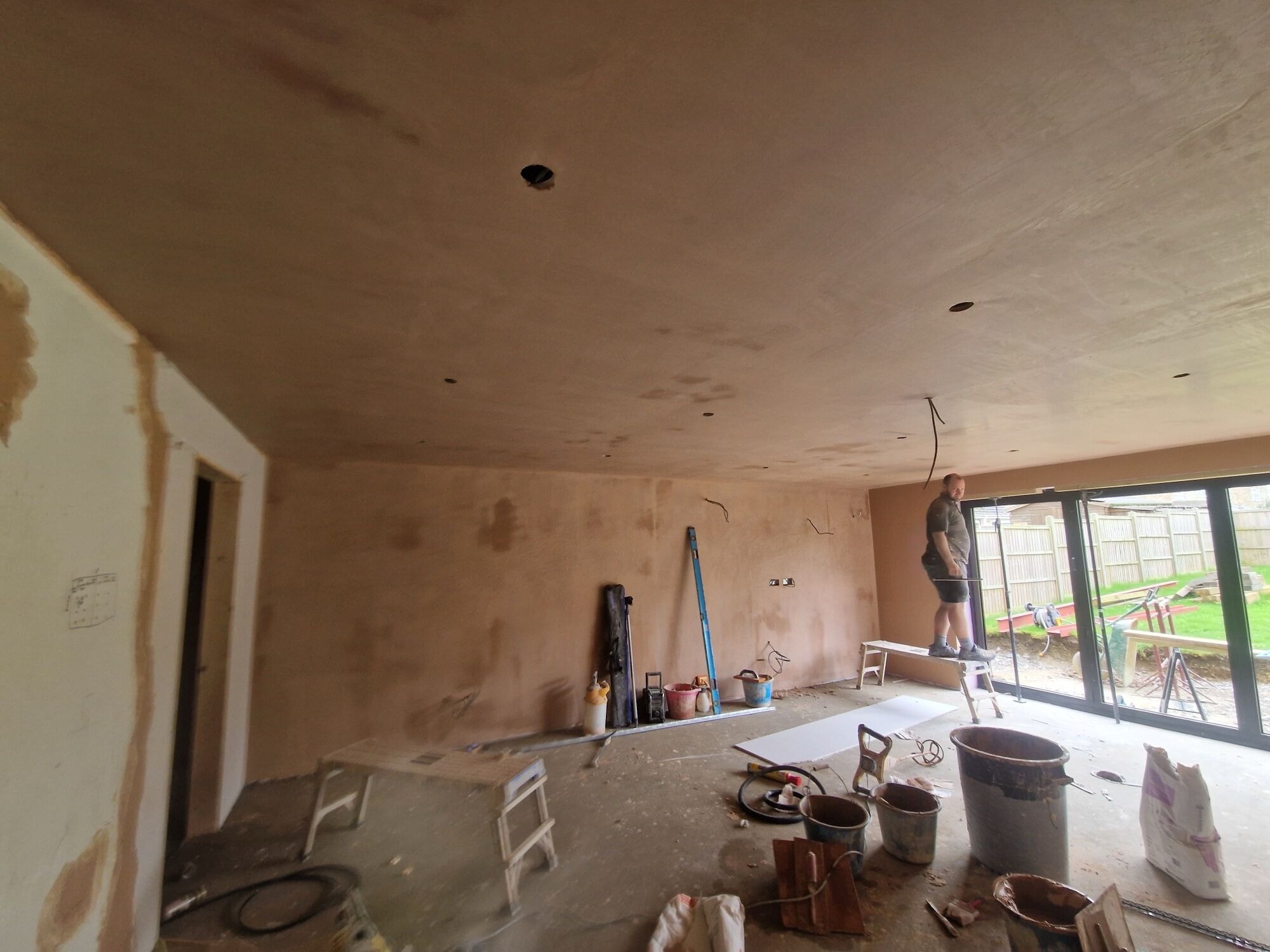 The new kitchen and open-plan family space at the Stevenage home by DNR Build (4 of 13)