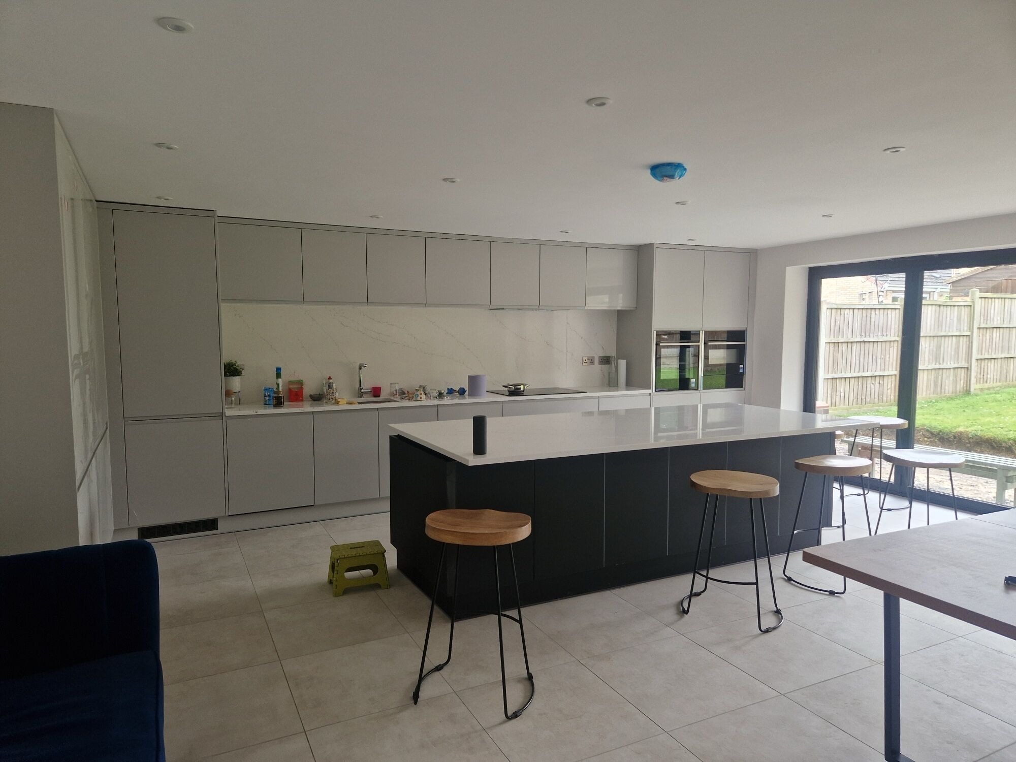 The new kitchen and open-plan family space at the Stevenage home by DNR Build (7 of 13)